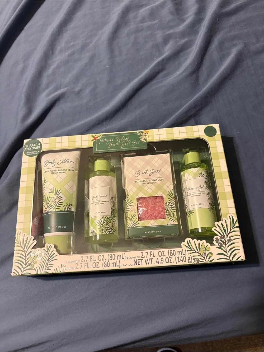 Green Floral Bath & Body Gift Set - Refreshing Scent Holly Floral and Clear Musk